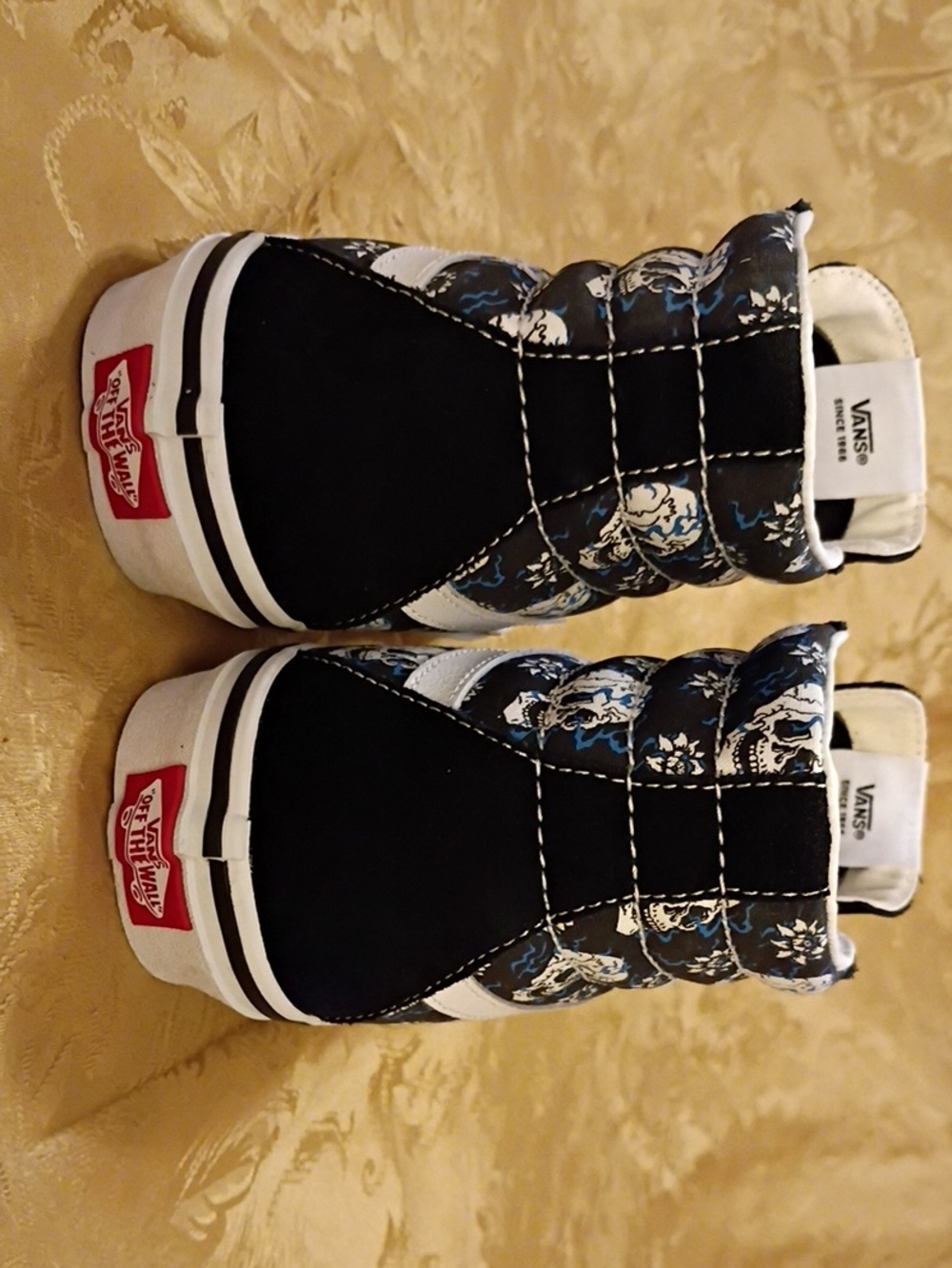 VANS Black and Blue Skulls Sk8-Hi Women's 7.5 Men's 6.0 - Picture 6 of 12